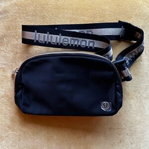 Lululemon Everywhere Belt Bag 1L
*Wordmark Exclusive